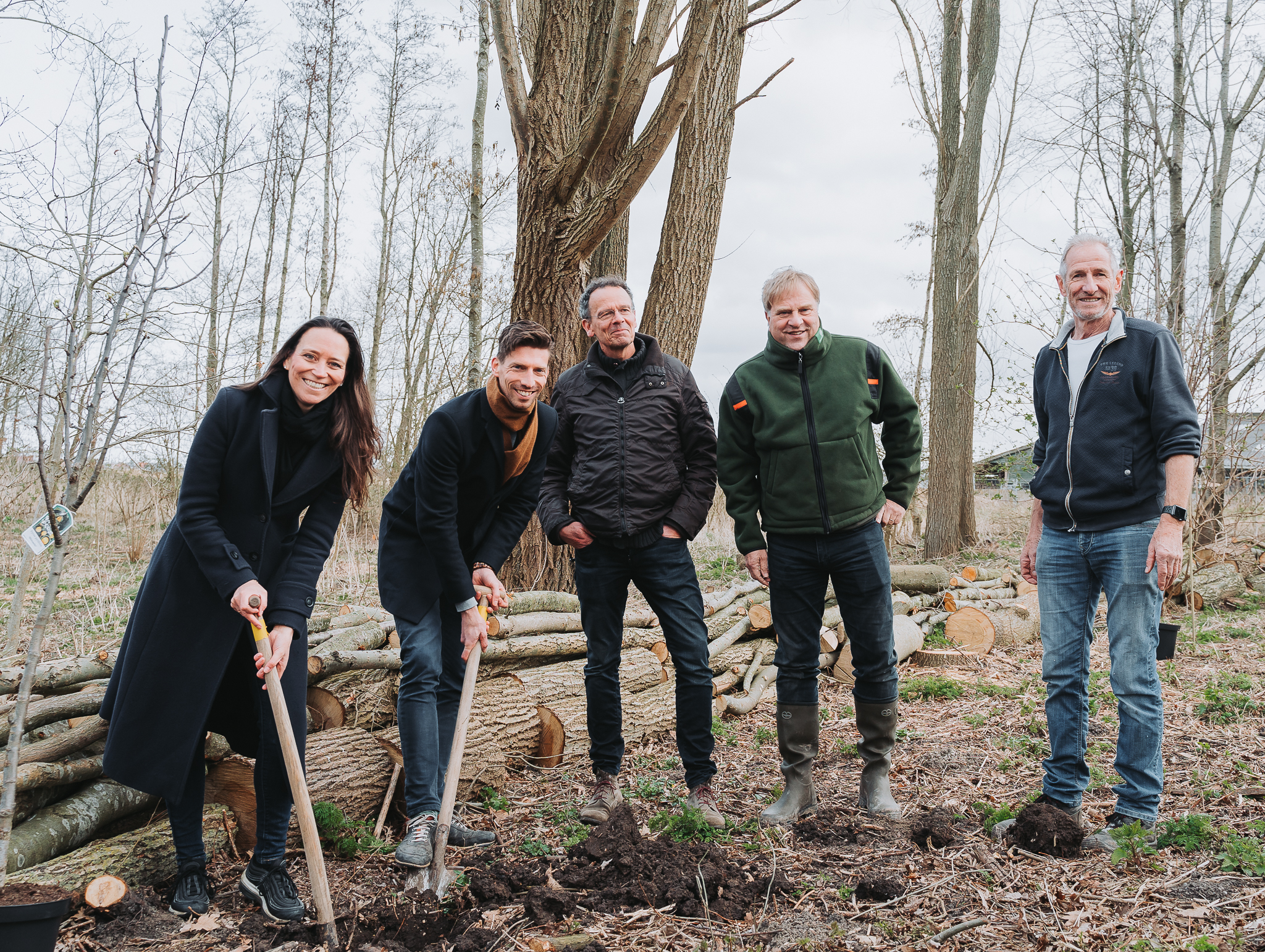 Vrijwilligers hebben de eerste 500 bomen in het Voedselbos Maasland […]